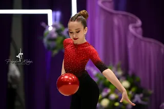 Спортсменки Карпатії: Вправа з м’ячем